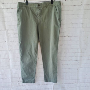 Preowned Gap Broken In Straight Khakis Size 12